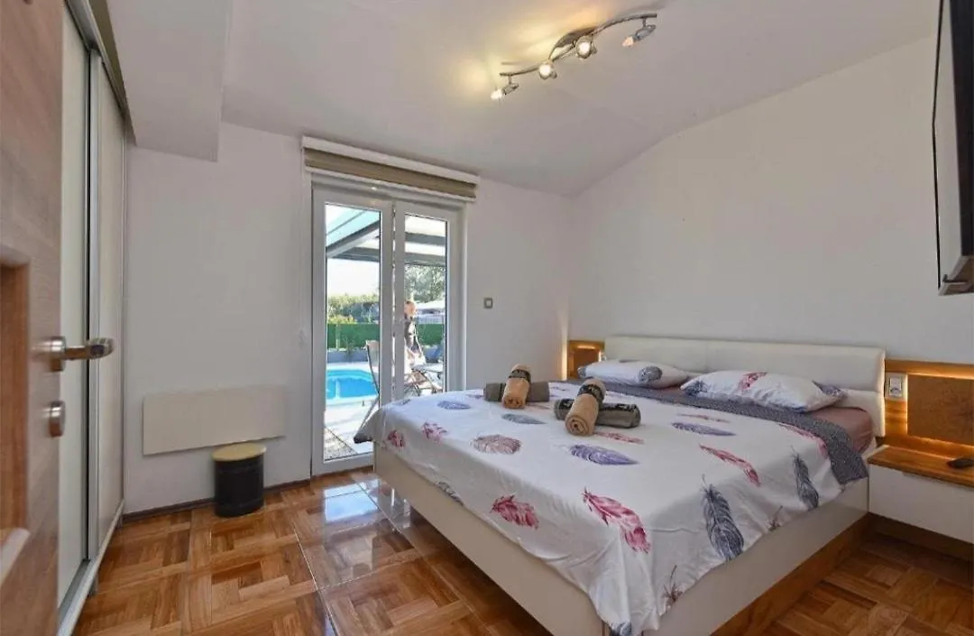 House With A Heated Pool And A Jacuzzi Villa Fazana