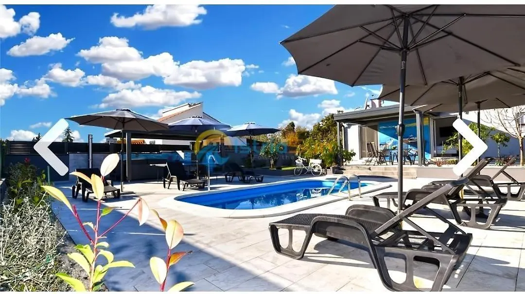 House With A Heated Pool And A Jacuzzi Villa Fazana