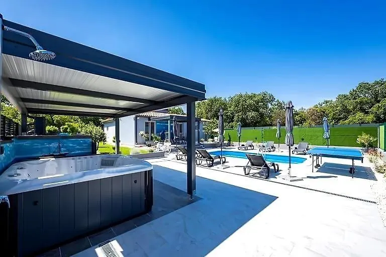 House With A Heated Pool And A Jacuzzi Villa Fazana