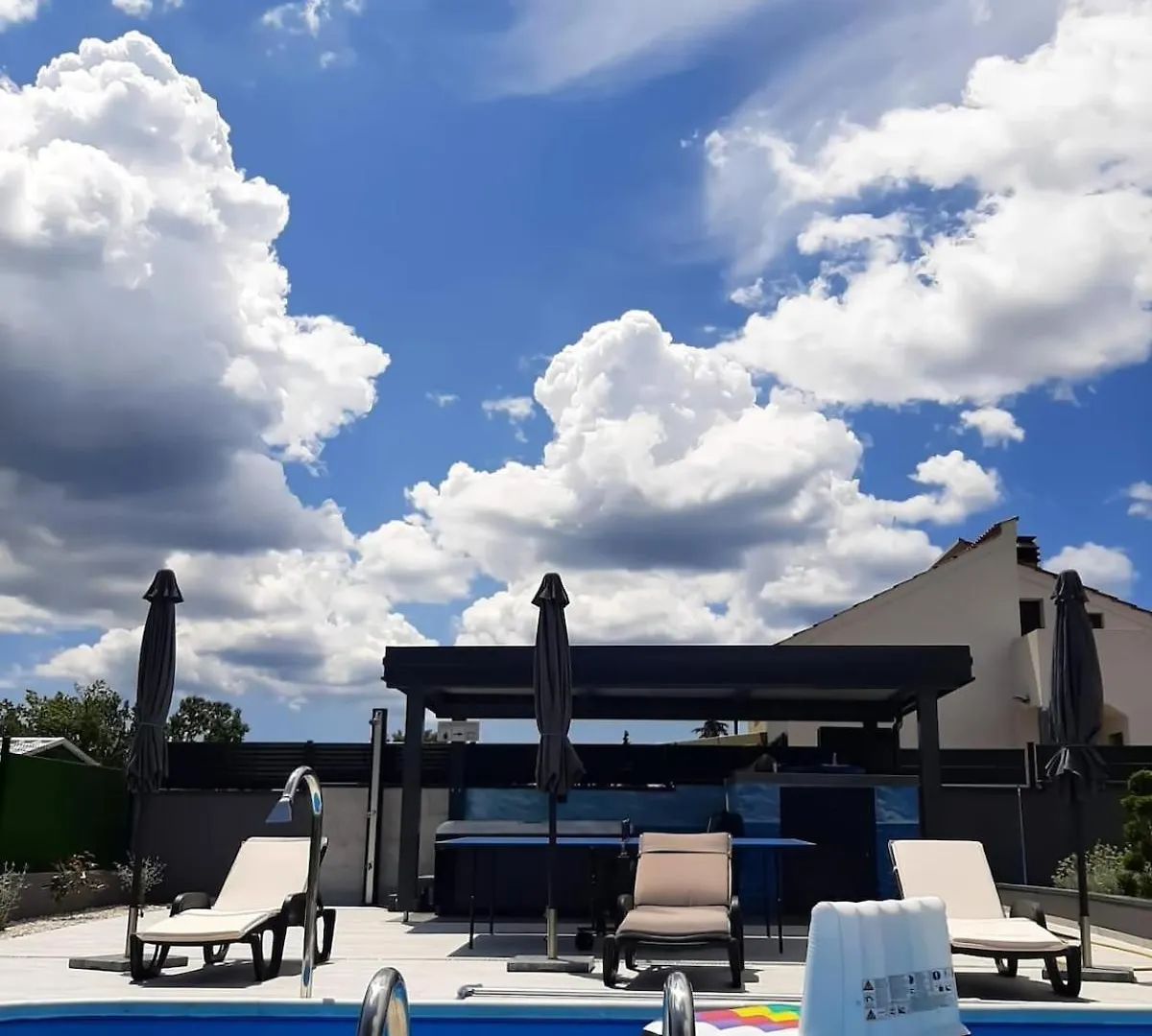 House With A Heated Pool And A Jacuzzi Villa Fazana